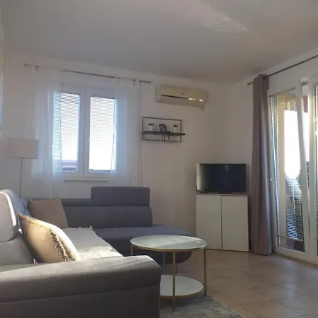 Golic Biograd Na Moru