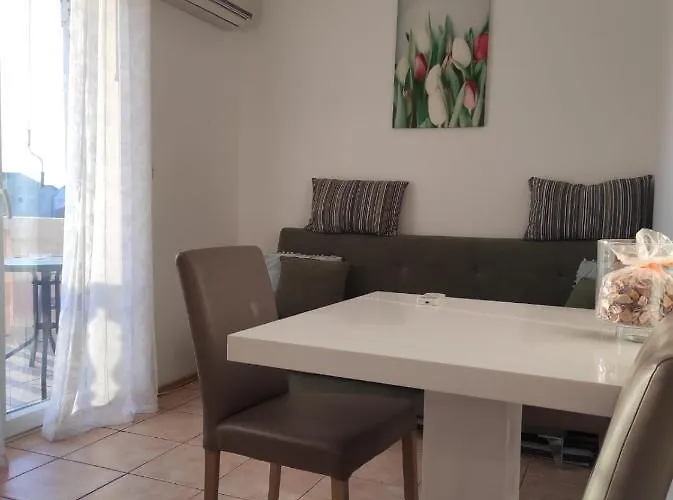 Apartament Golic *