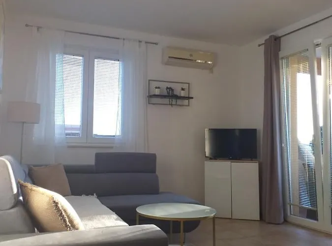 Golic Biograd Na Moru