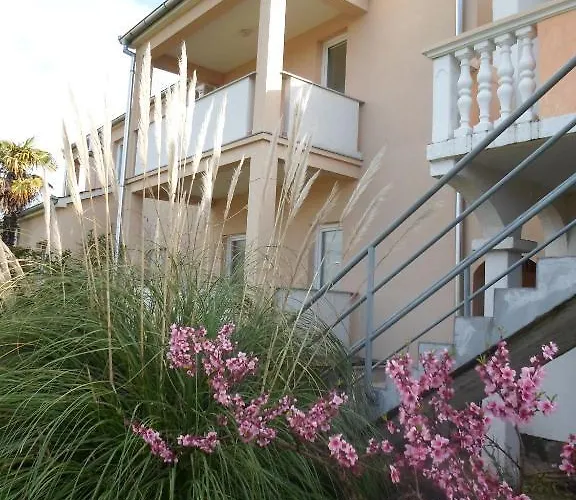 Apartament Golic *