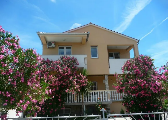 Apartament Golic *