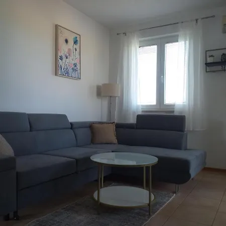 アパート Golic *