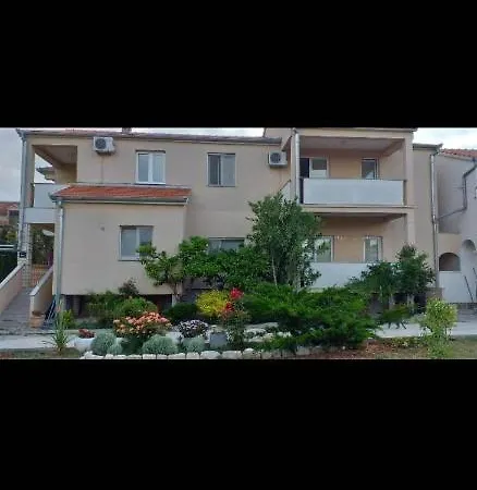 アパート Golic ビオグラード・ナ・モル