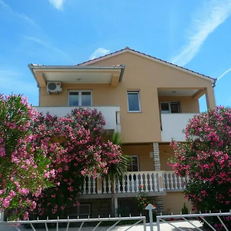 アパート Golic *